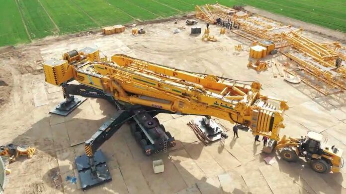 China Unveils Mobile crane