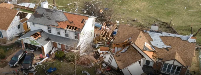 US Tornadoes and Wildfires Kill 40 in Catastrophic Weather Disaster