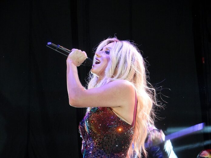 Kesha Says She’s Not Dating Michael Gilvary