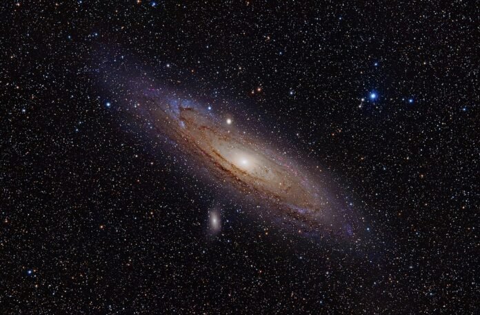 1024px-Andromeda_Galaxy_with_h-alpha