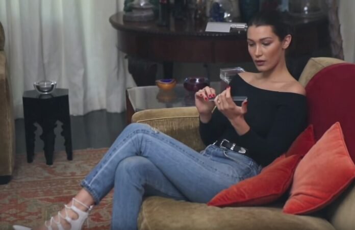 1024px-Bella_Hadid_15_Advent_2015_01