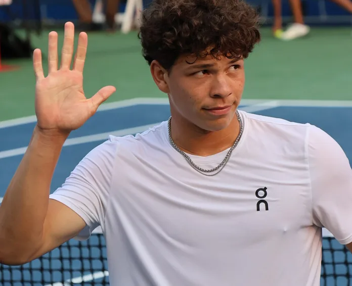 Ben Shelton Wimbledon Curfew Halts Match Before Victory