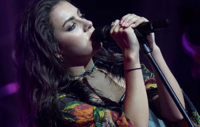 Charli XCX Glastonbury 2025 Sparks Debate—Autotune Isn’t Fraud