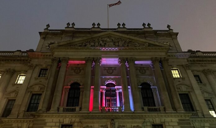 1024px-HM_Revenue_and_Customs_lit_in_red_white_and_blue_on_Brexit_Day-e1749114844305