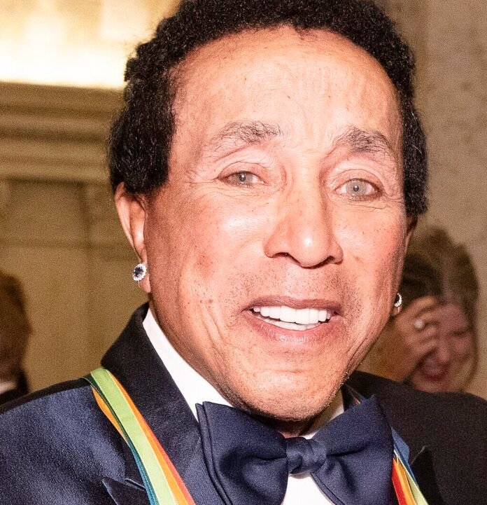 1024px-Smokey_Robinson_2021-e1746599597808