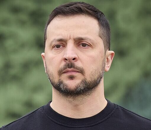 Russian Drones Hit Kyiv as Zelenskyy Plans Delicate Peace Talks with Trump