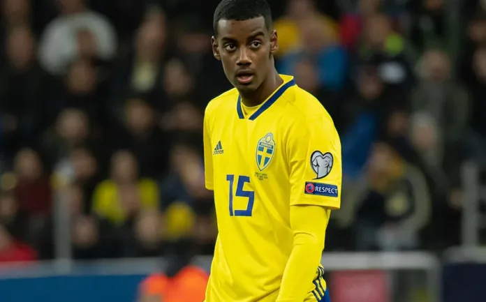 Isak Banished to Train Alone Amid Liverpool Bid Drama