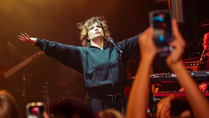 Lola Young Collapses On Stage at NYC Festival, Says She’s ‘Doing OK’