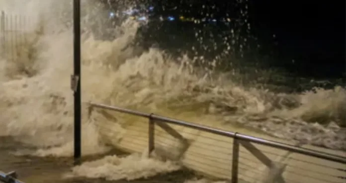 Super Typhoon Ragasa Kills 14 in Taiwan as China and Hong Kong Brace for Landfall