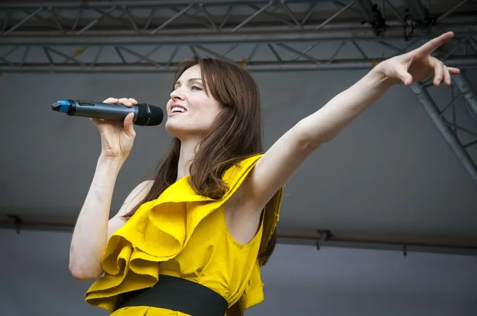 Sophie Ellis-Bextor Condemns Rising Transphobia: “People Spend Their Days Being Angry”