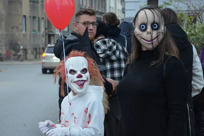 Brits Go Wild as Halloween Partygoers Flood Streets Brits Go Wild as Halloween Partygoers Flood Streets