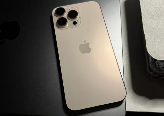 Apple Teams Up with Issey Miyake for iPhone Pocket