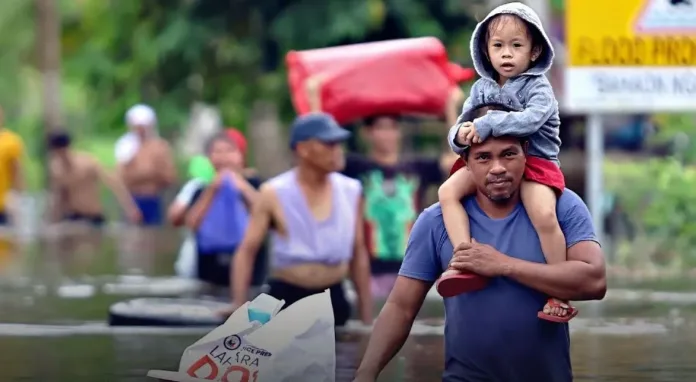 Super Typhoon Fung Wong Kills Two Forces 1.4 Million to Evacuate in Philippines Super Typhoon Fung Wong Kills Two Forces 1.4 Million to Evacuate in Philippines