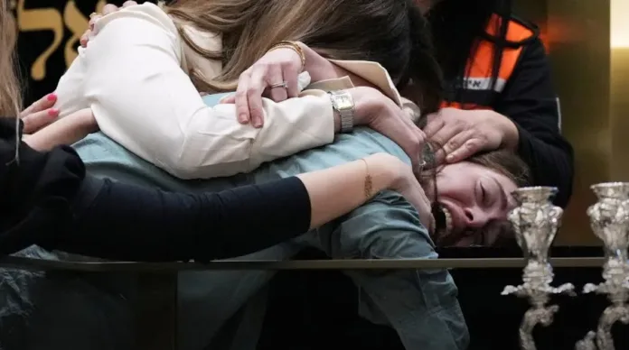 First Funerals Held for Bondi Beach Shooting Victims as Australia Mourns