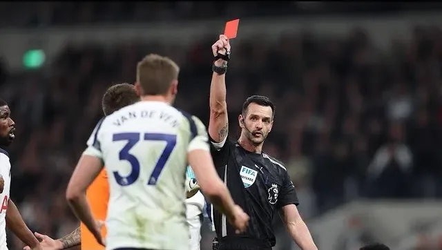 Palace Beat 10-Man Tottenham as Relegation Fears Grow