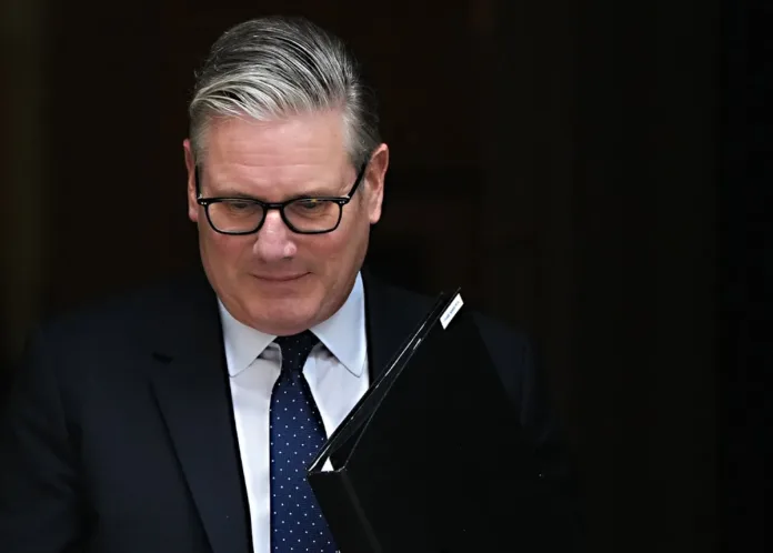 Trump Criticises Starmer as Mandelson Scandal Deepens