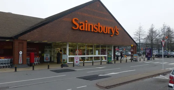 Brown Eggs Debate Sparks Supermarket Divide in the UK