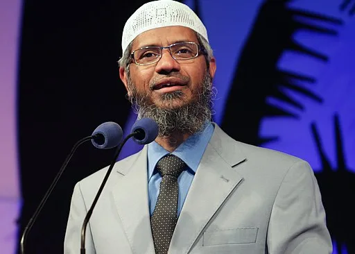 Zakir Naik Critiques PIA Over Baggage Charges