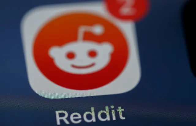 Reddit Receives Underperform Rating Amid Varied Analyst Views