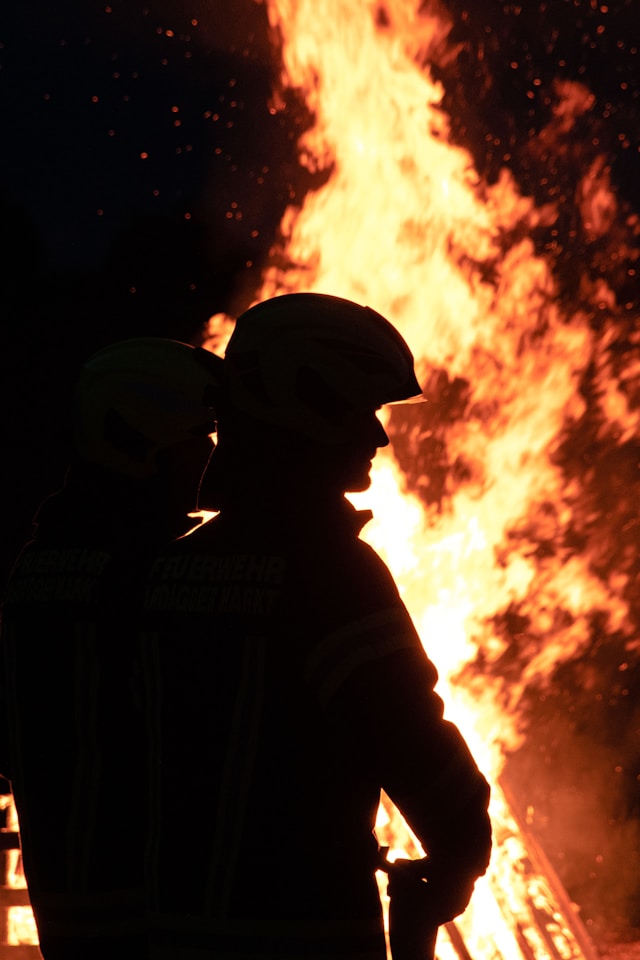 Fire Breaks Out at Medicine Shops Near Karachi’s Bolton Market