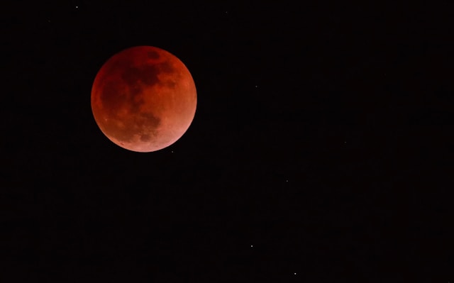 Hunter's Moon Shines Brightly in October Skies