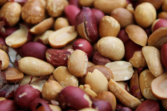 Study Finds No Airborne Nut Allergens on Aircraft